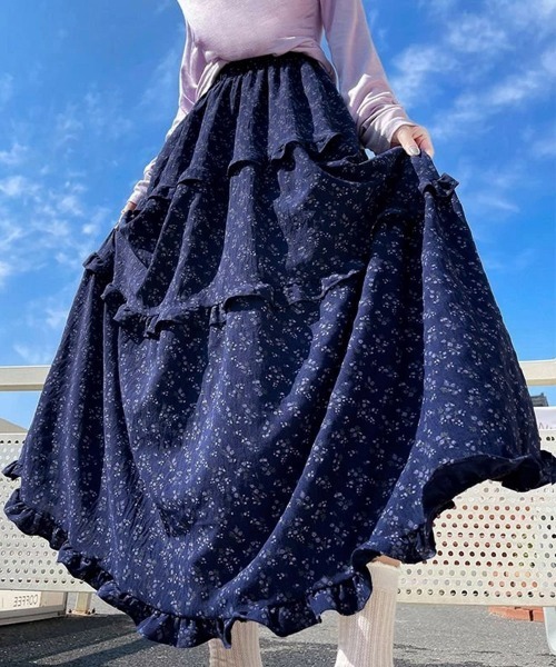 Miniministore(ミニミニストア)の「フリルティアード 小花柄 ロングスカート(スカート・レディース・ネイビー/ホワイト・L/S/XL/M)」の8枚目の写真