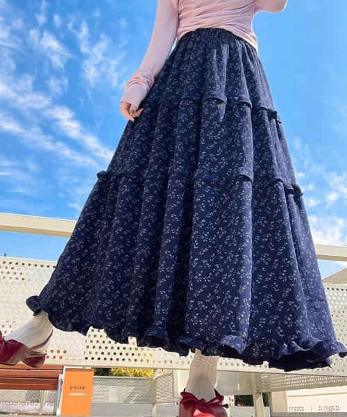 Miniministore(ミニミニストア)の「フリルティアード 小花柄 ロングスカート(スカート・レディース・ネイビー/ホワイト・L/S/XL/M)」の11枚目の写真