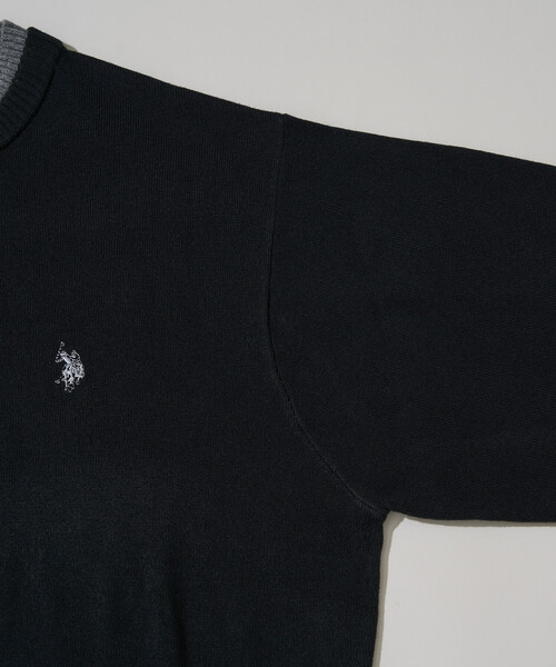 U.S. POLO ASSN.(ユーエスポロアッスン)の「U.S. POLO ASSN./ユーエスポロアッスン 別注 FAKE LAYERED KNIT/フェイク レイヤードニット(限定展開)(ニット/セーター・メンズ・ブラック/ブルー/グレー・LARGE/MEDIUM/SMALL)」の8枚目の写真