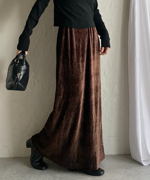 She's Closet(シーズクローゼット)の「Iラインハイウエスト光沢ベロアロングプリーツスカート(スカート・レディース・ブラウン/アイボリー/チャコールグレー・FREE)」の1枚目の写真