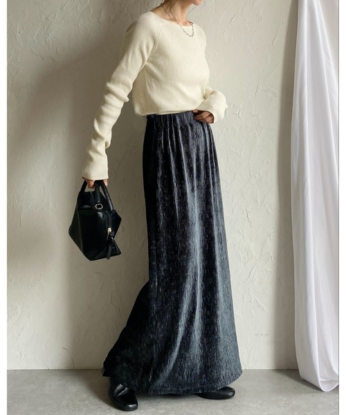 She's Closet(シーズクローゼット)の「Iラインハイウエスト光沢ベロアロングプリーツスカート(スカート・レディース・ブラウン/アイボリー/チャコールグレー・FREE)」の5枚目の写真