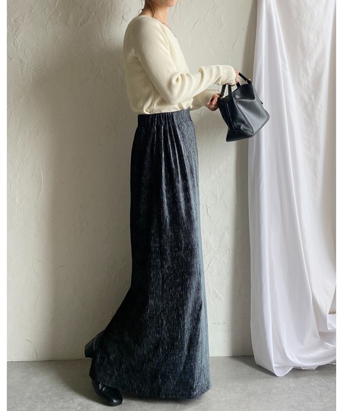 She's Closet(シーズクローゼット)の「Iラインハイウエスト光沢ベロアロングプリーツスカート(スカート・レディース・ブラウン/アイボリー/チャコールグレー・FREE)」の6枚目の写真