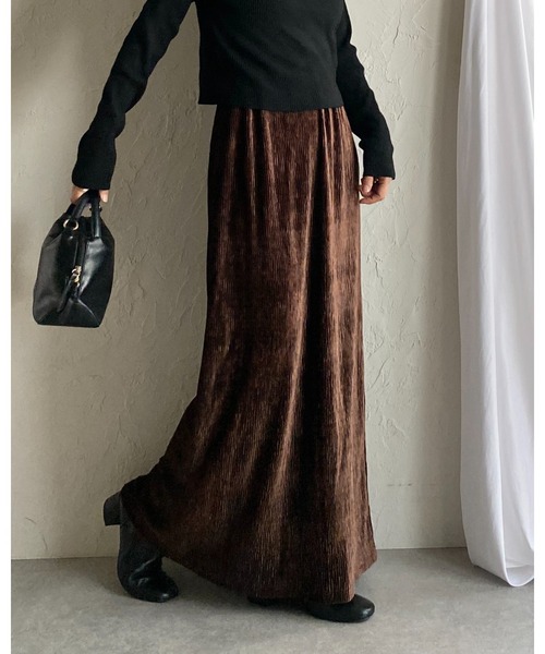 She's Closet(シーズクローゼット)の「Iラインハイウエスト光沢ベロアロングプリーツスカート(スカート・レディース・ブラウン/アイボリー/チャコールグレー・FREE)」の7枚目の写真