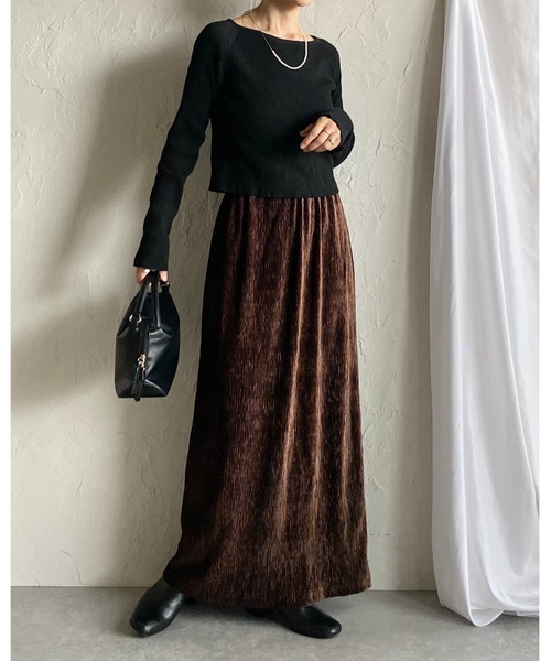 She's Closet(シーズクローゼット)の「Iラインハイウエスト光沢ベロアロングプリーツスカート(スカート・レディース・ブラウン/アイボリー/チャコールグレー・FREE)」の8枚目の写真