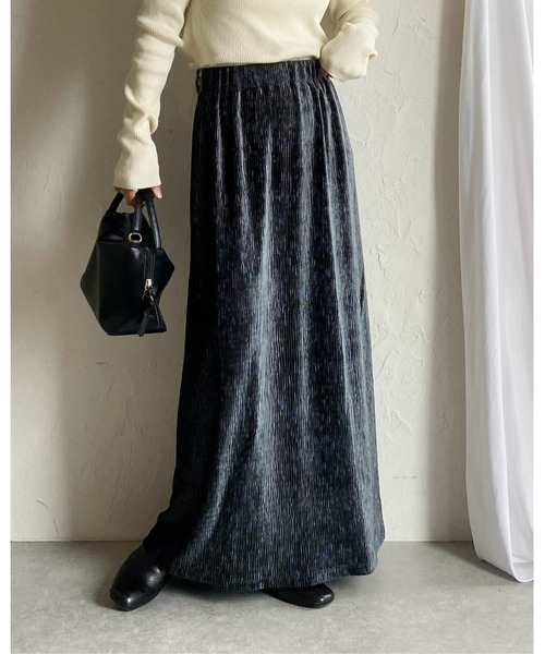 She's Closet(シーズクローゼット)の「Iラインハイウエスト光沢ベロアロングプリーツスカート(スカート・レディース・ブラウン/アイボリー/チャコールグレー・FREE)」の20枚目の写真