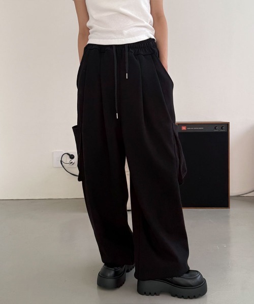 4INT.(フォイント)の「【UNISEX】カーゴ ストリング スウェット ワイド パンツ(カーゴパンツ・レディース・ライトグレー/ブラック/カーキ/グレー・FREE)」の2枚目の写真