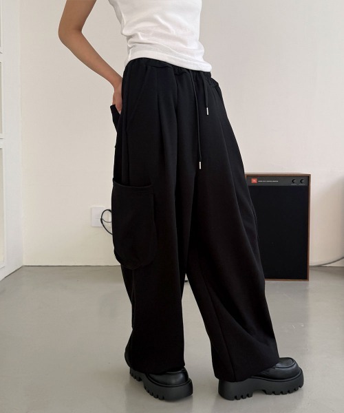 4INT.(フォイント)の「【UNISEX】カーゴ ストリング スウェット ワイド パンツ(カーゴパンツ・レディース・ライトグレー/ブラック/カーキ/グレー・FREE)」の7枚目の写真