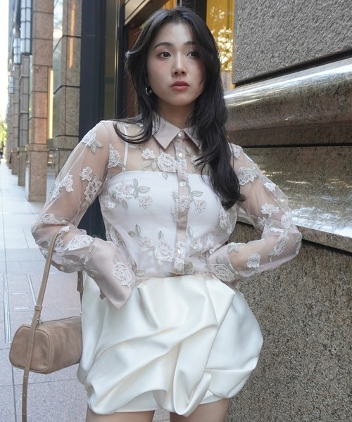 EIMY ISTOIRE（エイミーイストワール）の「チュールレースフラワーモチーフシャツ（シャツ/ブラウス・レディース・アイボリー/ピンクベージュ・F）」の2枚目の写真