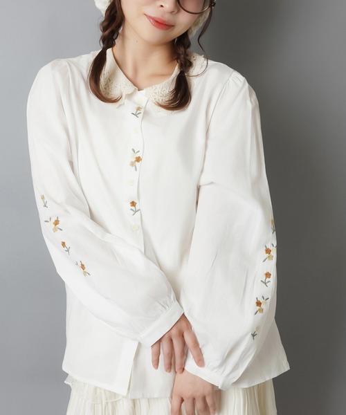 SPINNS(スピンズ)の「刺繍入り長袖ブラウス/襟レース/NEO森ガール/ボタンコア(シャツ/ブラウス・レディース・オフホワイト/グレー/ベージュ・ONESIZE)」の2枚目の写真
