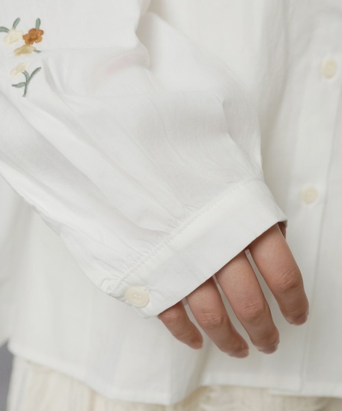 SPINNS(スピンズ)の「刺繍入り長袖ブラウス/襟レース/NEO森ガール/ボタンコア(シャツ/ブラウス・レディース・オフホワイト/グレー/ベージュ・ONESIZE)」の15枚目の写真