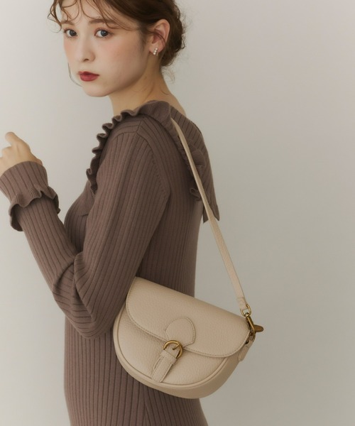 Olu.（オルドット）の「ラウンドフラップバッグ（ショルダーバッグ・レディース・ベージュ/アイボリー/ワイン/ブラック・FREE）」の5枚目の写真