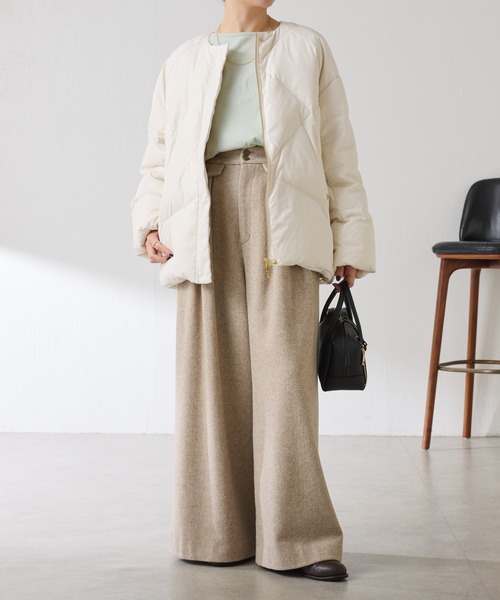 COLLAGE GALLARDAGALANTE（コラージュガリャルダガランテ）の「ライトエンボスノーカラーダウン（ダウンジャケット/コート・レディース・オフホワイト/ネイビー/ベージュ・FREE）」の4枚目の写真