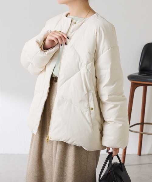 COLLAGE GALLARDAGALANTE（コラージュガリャルダガランテ）の「ライトエンボスノーカラーダウン（ダウンジャケット/コート・レディース・オフホワイト/ネイビー/ベージュ・FREE）」の6枚目の写真