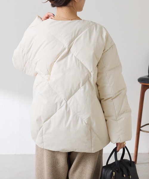 COLLAGE GALLARDAGALANTE（コラージュガリャルダガランテ）の「ライトエンボスノーカラーダウン（ダウンジャケット/コート・レディース・オフホワイト/ネイビー/ベージュ・FREE）」の8枚目の写真