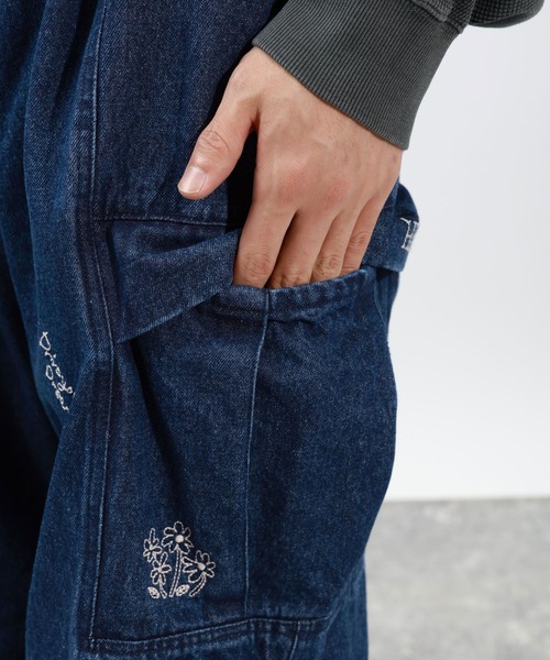 BAYFLOW(ベイフロー)の「落書き刺繍カーゴパンツ(その他パンツ・メンズ・その他1/カーキ/ブラック・LARGE/MEDIUM)」の9枚目の写真