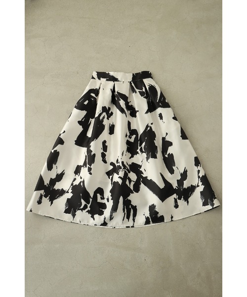 cawaii(カワイイ)の「モードなペイントアートのタックミディアムスカート(スカート・レディース・ホワイト・FREE)」の13枚目の写真