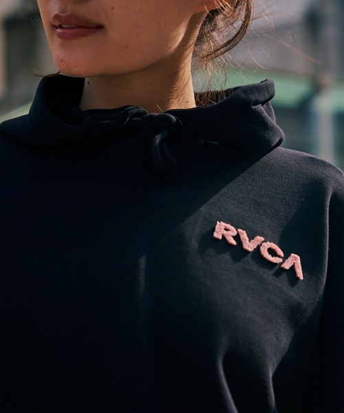 RVCA（ルーカ）の「RVCA レディース COURT BALLOON FIT HOODIE パーカー 【2025年秋冬モデル】 @autumn/ルーカショート丈ドルマンスリーブプルオーバーパーカー・フーディー（パーカー・レディース・ブラック/グレー・SMALL/MEDIUM）」の8枚目の写真