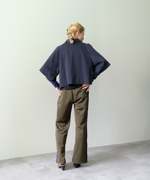 DOLLUPOOPS（ドールアップウップス）の「ケープライク2WAYカラーダブルジャケット（その他アウター・レディース・ダークネイビー/キャメル・38）」の5枚目の写真