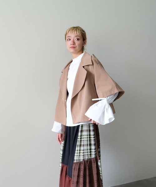 DOLLUPOOPS（ドールアップウップス）の「ケープライク2WAYカラーダブルジャケット（その他アウター・レディース・ダークネイビー/キャメル・38）」の21枚目の写真