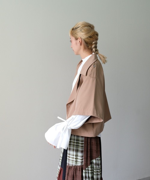 DOLLUPOOPS（ドールアップウップス）の「ケープライク2WAYカラーダブルジャケット（その他アウター・レディース・ダークネイビー/キャメル・38）」の22枚目の写真