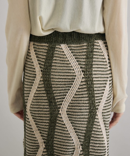Paradise Picnic（パラダイスピクニック）の「モールヤーンウエーブジャガードスカート（スカート・レディース・ブラック/カーキ・FREE）」の4枚目の写真