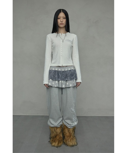 NIIER NOR(ニアノア)の「A'GEM/9 × .kom 『NIIER NOR/ニアノア』 EYELET FLUFFY CARDIGANS/アイレット フラッフィー カーディガン(カーディガン/ボレロ・レディース・アイボリー/ブラック・FREE)」の5枚目の写真