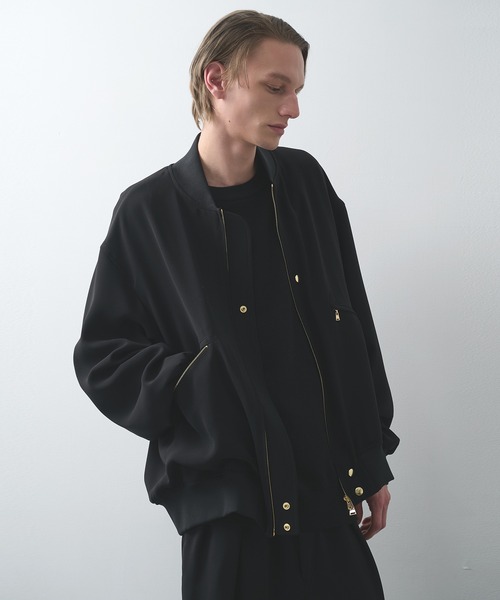 CULLNI(クルニ)の「【CULLNI】別注 MA-1(ブルゾン・メンズ・ブラック/ブラック系その他2/ベージュ・1/2)」の2枚目の写真