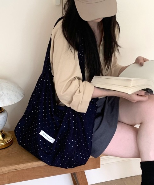 mebole(メボレ)の「Simple dot tote bag(トートバッグ・レディース・ネイビー/ホワイト/ブラウン/レッド・FREE)」の4枚目の写真