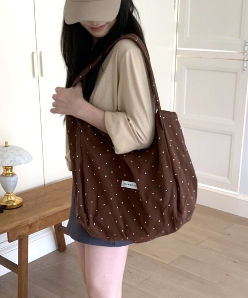 mebole(メボレ)の「Simple dot tote bag(トートバッグ・レディース・ネイビー/ホワイト/ブラウン/レッド・FREE)」の3枚目の写真