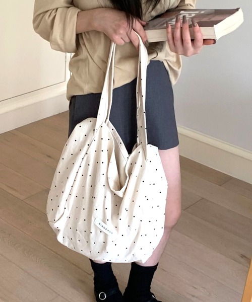 mebole(メボレ)の「Simple dot tote bag(トートバッグ・レディース・ネイビー/ホワイト/ブラウン/レッド・FREE)」の2枚目の写真