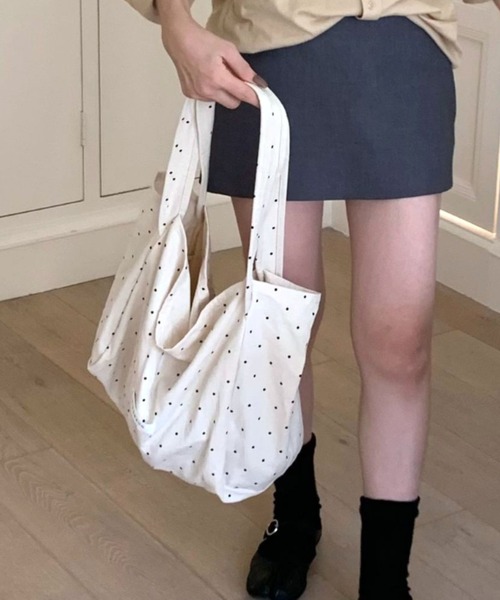 mebole(メボレ)の「Simple dot tote bag(トートバッグ・レディース・ネイビー/ホワイト/ブラウン/レッド・FREE)」の5枚目の写真