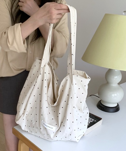 mebole(メボレ)の「Simple dot tote bag(トートバッグ・レディース・ネイビー/ホワイト/ブラウン/レッド・FREE)」の7枚目の写真