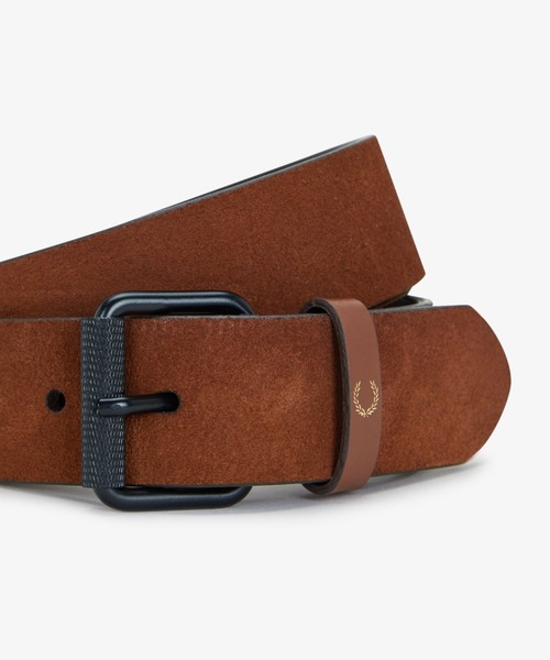 FRED PERRY（フレッドペリー）の「Suede Belt／スウェードベルト（ベルト・メンズ・ブラウン・32）」の2枚目の写真