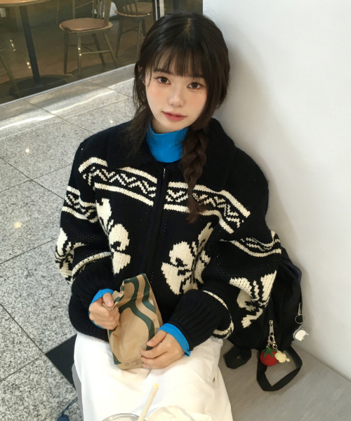 ROCKCAKE(ロックケーキ)の「Flower Cowichan Cardigan - Black/Black(カーディガン/ボレロ・レディース・その他・SMALL)」の1枚目の写真