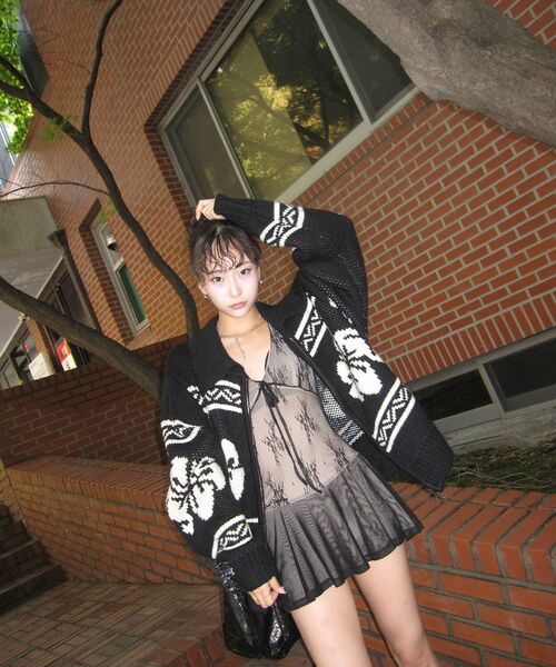 ROCKCAKE(ロックケーキ)の「Flower Cowichan Cardigan - Black/Black(カーディガン/ボレロ・レディース・その他・SMALL)」の2枚目の写真