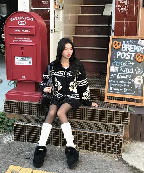 ROCKCAKE(ロックケーキ)の「Flower Cowichan Cardigan - Black/Black(カーディガン/ボレロ・レディース・その他・SMALL)」の3枚目の写真