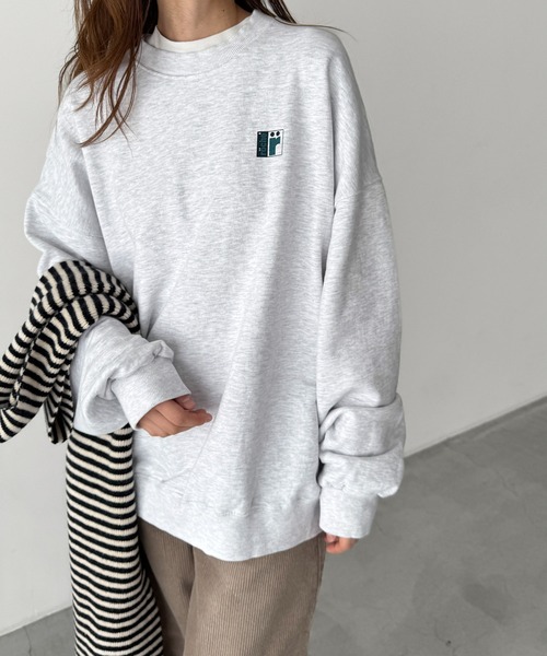 CANAL JEAN(キャナルジーン)の「Lakey Park オーバーサイズロゴトレーナー(スウェット・レディース・ブラック/ヘザーグレー・ONE SIZE)」の3枚目の写真