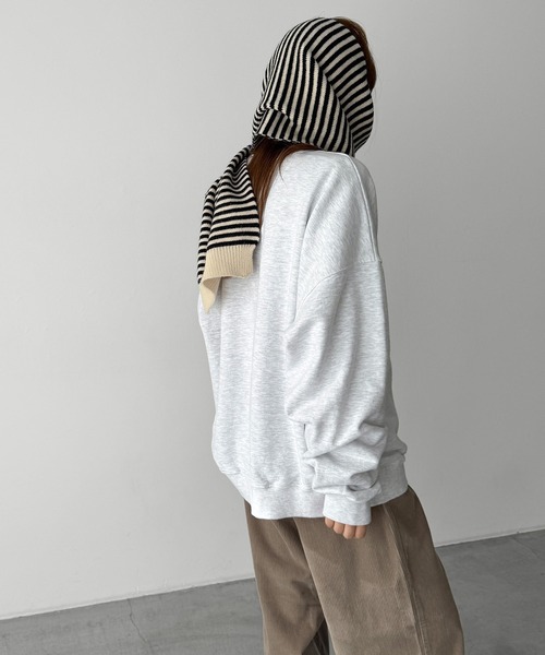 CANAL JEAN(キャナルジーン)の「Lakey Park オーバーサイズロゴトレーナー(スウェット・レディース・ブラック/ヘザーグレー・ONE SIZE)」の4枚目の写真