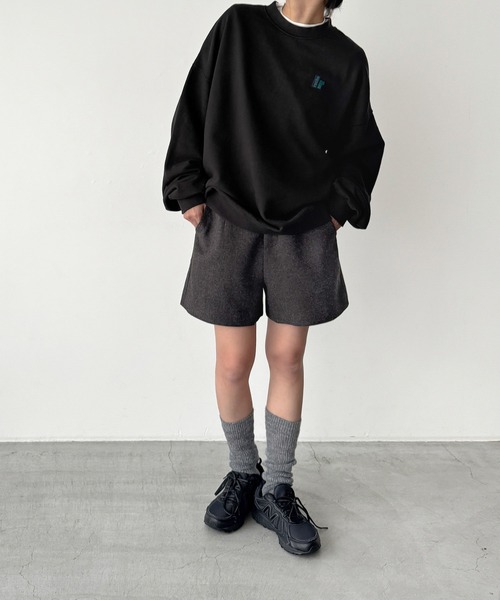 CANAL JEAN(キャナルジーン)の「Lakey Park オーバーサイズロゴトレーナー(スウェット・レディース・ブラック/ヘザーグレー・ONE SIZE)」の8枚目の写真