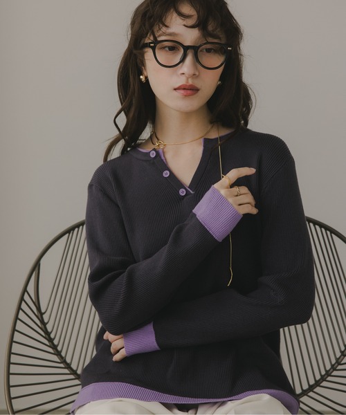 210nouve（トゥージュヌーブ）の「配色 キーネック リブニット（ニット/セーター・レディース・ブラウン/グレー/チャコールグレー/ネイビー・FREE）」の2枚目の写真