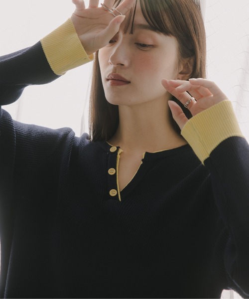 210nouve（トゥージュヌーブ）の「配色 キーネック リブニット（ニット/セーター・レディース・ブラウン/グレー/チャコールグレー/ネイビー・FREE）」の10枚目の写真