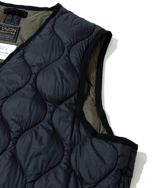 TAION(タイオン)の「TAION/タイオン MILITARY V-NECK W-ZIP DOWN VEST(SOFT SHELL)(ダウンベスト・メンズ・ブラック/セージグリーン・XX-LARGE/X-LARGE/LARGE)」の3枚目の写真