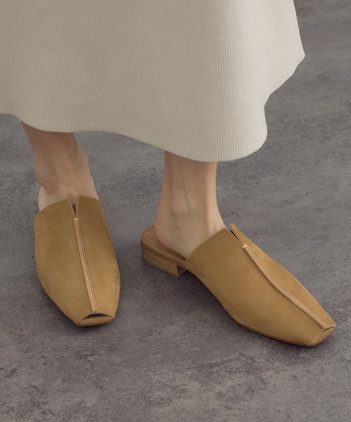 SALON adam et rope'(サロン アダム エ ロペ)の「【W S(ドゥーブル)】レザーフラットミュール(その他シューズ・レディース・キャメル/ブラック・38/37/36)」の1枚目の写真