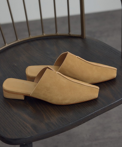 SALON adam et rope'(サロン アダム エ ロペ)の「【W S(ドゥーブル)】レザーフラットミュール(その他シューズ・レディース・キャメル/ブラック・38/37/36)」の4枚目の写真