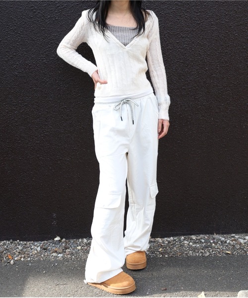 Vini（ヴィニ）の「カーゴワイドスウェットパンツ（カーゴパンツ・レディース・ブラック/アイボリー・MEDIUM）」の11枚目の写真