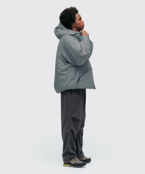 WILD THINGS(ワイルドシングス)の「WILD THINGS MAKALU JACKET(ワイルドシングス マカル ジャケット)(ダウンジャケット/コート・メンズ・グレー系/ブラック・MEDIUM/LARGE)」の9枚目の写真