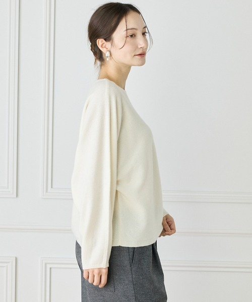 INED（イネド）の「《WEB限定カラー》カシミヤ混ドルマンスリーブニット（ニット/セーター・レディース・ブラック/オフホワイト/グレー/チャコールグレー/イエロー/ピンク・9号/11号）」の17枚目の写真