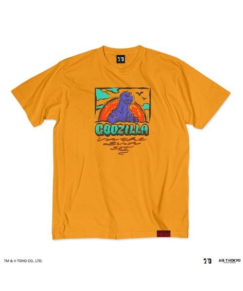 AIR TWOKYO(エアトゥーキョー)の「ゴジラ 70 周年記念 昭和シリーズシーンイラスト T シャツ 1(サンセット)(Tシャツ/カットソー・メンズ・ゴールド・X-LARGE/LARGE/MEDIUM)」の2枚目の写真