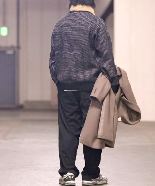 BACK NUMBER(バックナンバー)の「【BACK NUMBER】モールジャガードクルーネックセーター (リラックスフィット / 保温性 / 洗練デザイン / カジュアルスタイル)(ニット/セーター・メンズ・ホワイト/ネイビー/ダークグレー/オフホワイト/ワイン/ブラック・S/M/XL/L)」の17枚目の写真