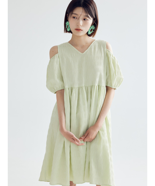 BOMNAL BOUTIQUE（ボムナルブティック）の「オフショルダー ミディドレス _ グリーン（ワンピース・レディース・その他・FREE）」の3枚目の写真